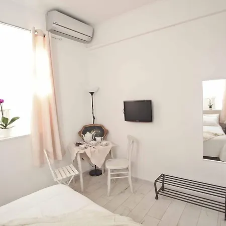 Alojamento de Acomodação e Pequeno-almoço Sottosoprasannio Roma